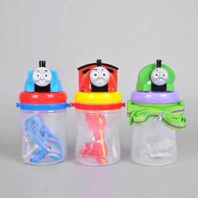 3D防滑水壶儿童3D火车头炫彩防滑宝宝吸管水杯背带盖运动防漏便携吸管杯4407