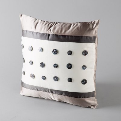 仿真丝钉扣抱枕
