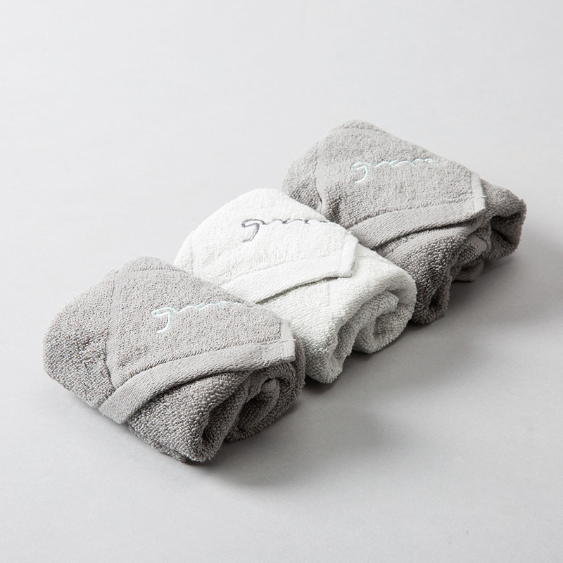 three piece men cleansing towel (random color)