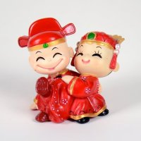 拥抱情侣小对摆件新婚礼品甜蜜送礼家居摆件DY9223