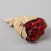 3号报纸把束 7月玫瑰（2束，莲花盆 4个角）	报纸+绢布