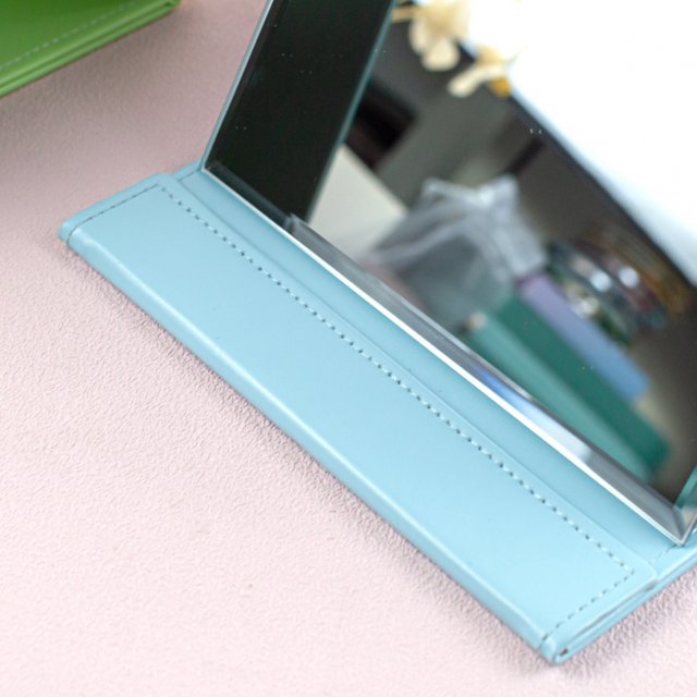 [胜雅] PU可爱大嘴巴饰件便携高清折叠化妆镜学生宿舍桌面台镜